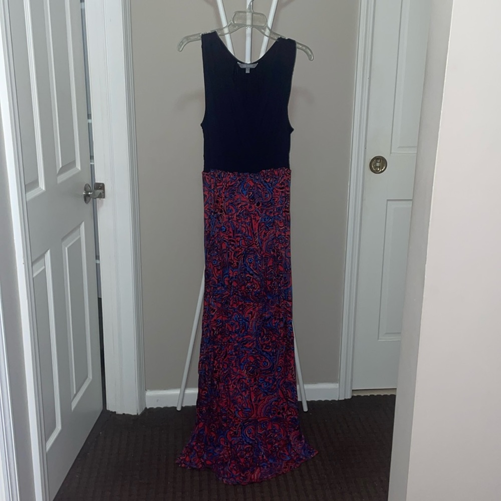 Navy blue and red bandana like pattern dress! Sleeveless, v-neck, lightweight!